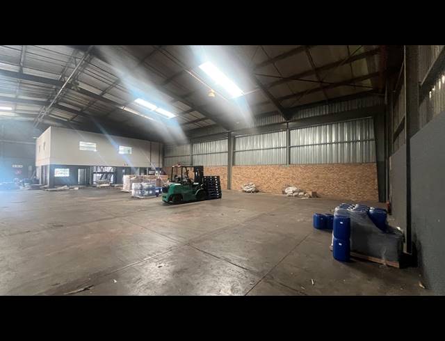 1,008M² WAREHOUSE TO LET IN ISANDO